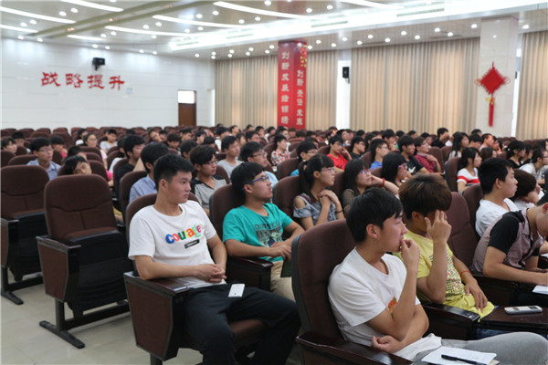 欢迎新乡学院计算机与信息工程学院师生一行来到青峰网络参观